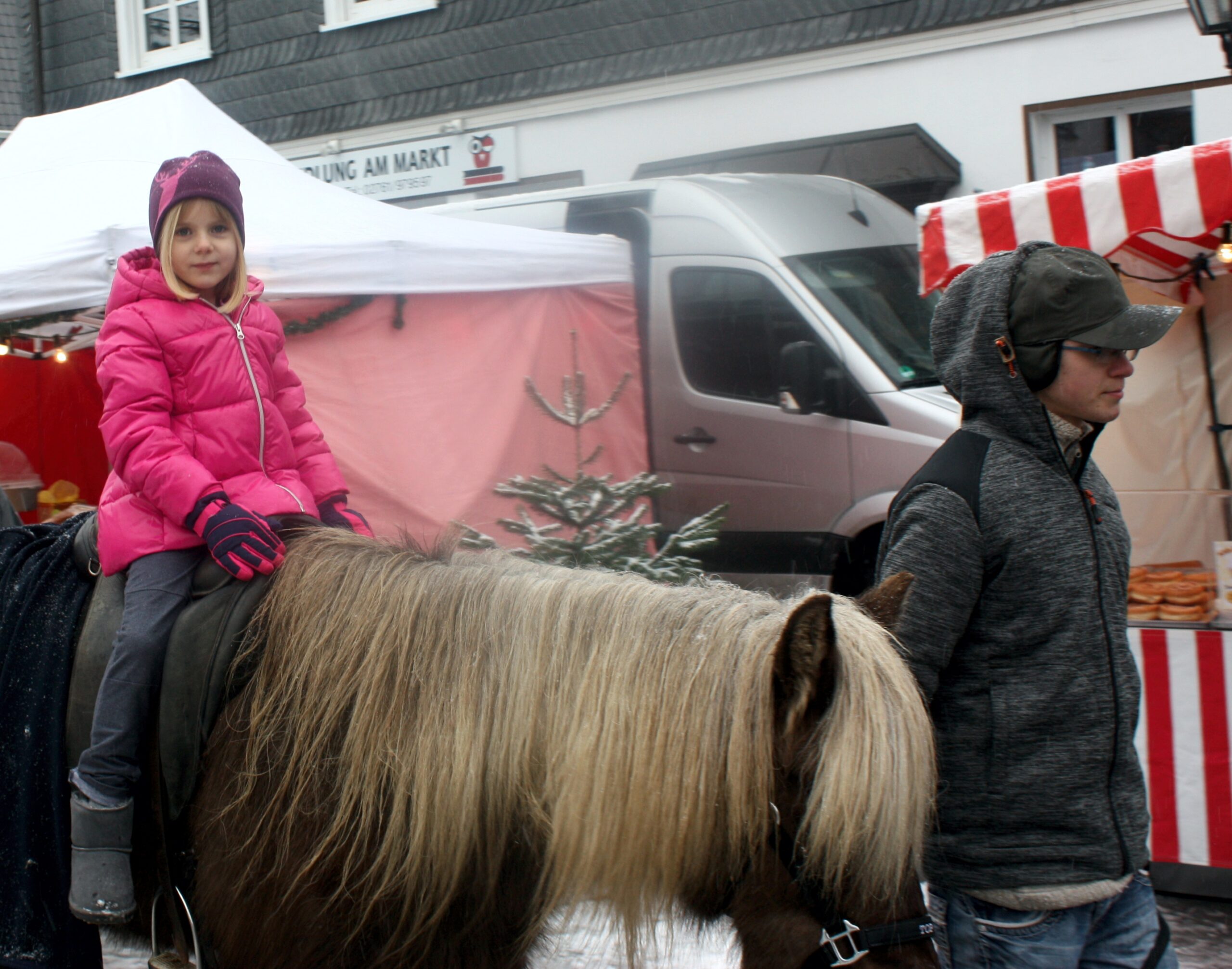 Ein Highlight für alle Kinder: Ponnyreiten mit dem Islandpferdegetüt Birkenhof.